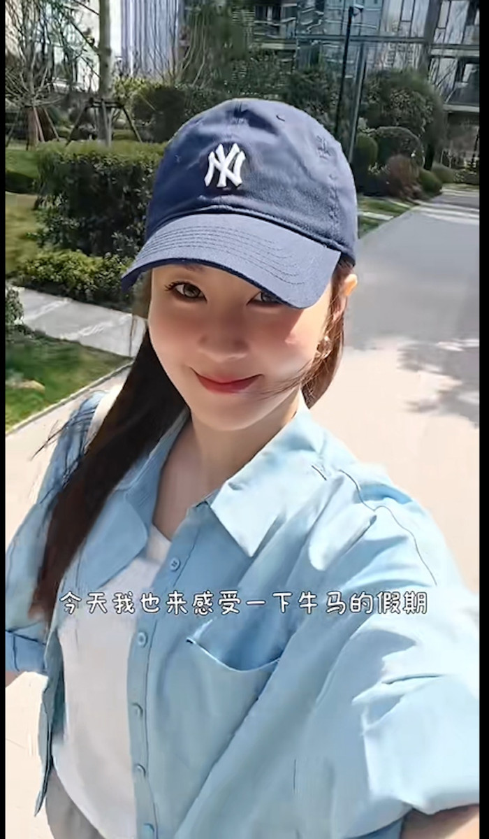 Fiona Fung ngày càng xinh đẹp khiến nhiều người không thể nhận ra.