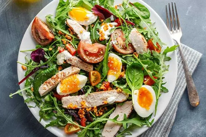 Chế độ ăn Địa Trung Hải giàu dầu ô liu, rau xanh góp phần duy trì tuổi thọ. (Ảnh minh họa từ Internet)