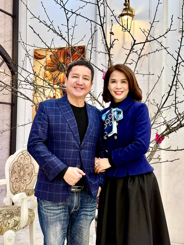 Showbiz 24h: Hiện NSƯT Chí Trung đang tận hưởng cuộc sống êm ấm, bình yên bên cạnh bạn gái Ý Lan. Ảnh: FBNV