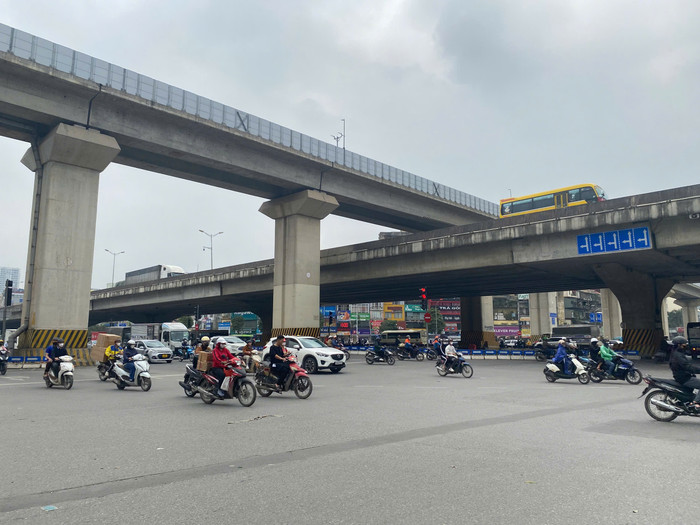 Ngã tư Khuất Duy Tuyến - Nguyễn Trãi (thành phố Hà Nội) trở nên khô thoáng nhờ nền nhiệt cao