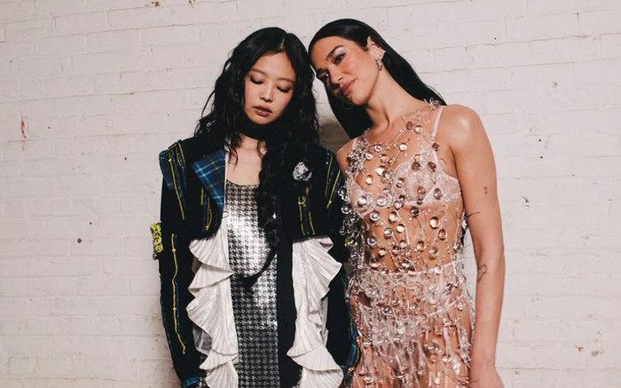 Nữ ca sĩ mặc 'hở gần hết cơ thể', lấn át Jennie về độ gợi cảm Ảnh 2