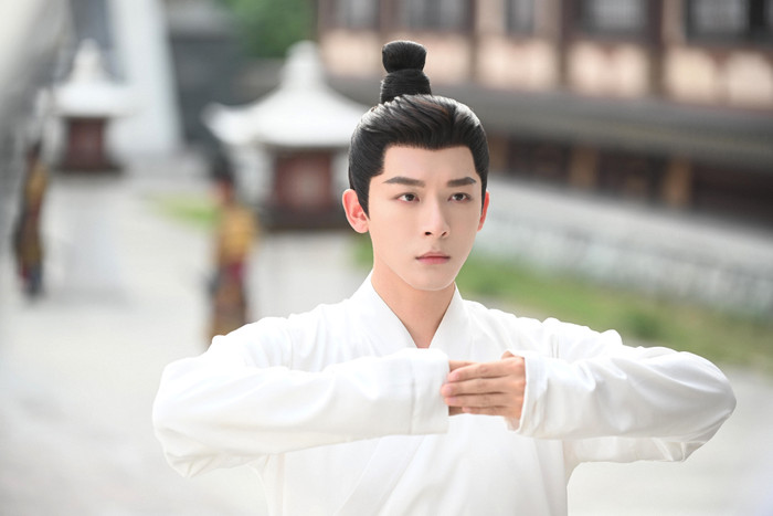 Trương Vãn Ý là nam diễn viên hiếm hoi được khuyên đừng đóng cổ trang nữa. (Ảnh: Weibo)
