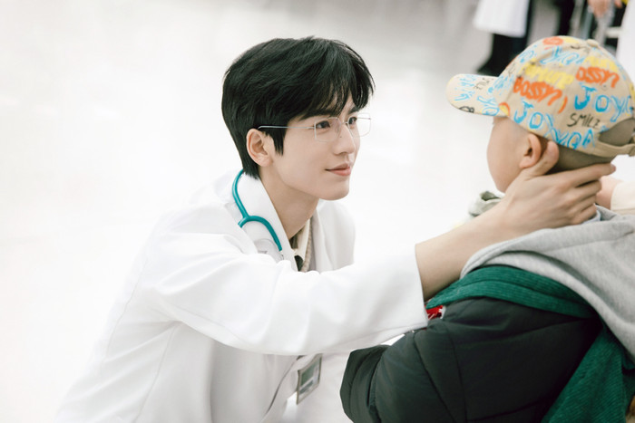 Dù là cổ trang hay hiện đại thì Trương Lăng Hách cũng chẳng thể gây bão. (Ảnh: Weibo)
