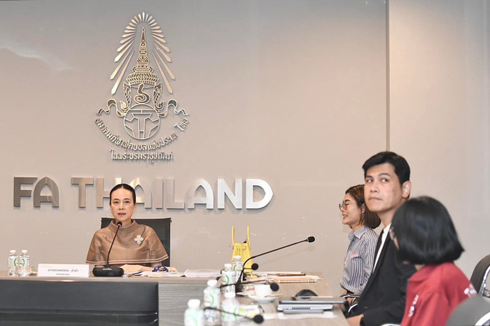 Madam Pang giờ phải nghĩ cách kiếm tiền trả nợ cho FAT. Ảnh: Madam Pang