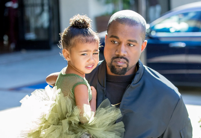 Kanye West và con gái North West. 
