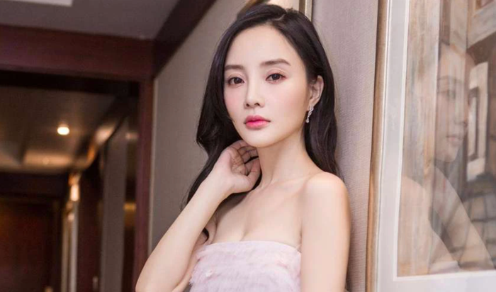 Lý Tiểu Lộ giành được quyền nuôi con gái sau khi ly hôn với chồng cũ. Ảnh: Sưu tầm