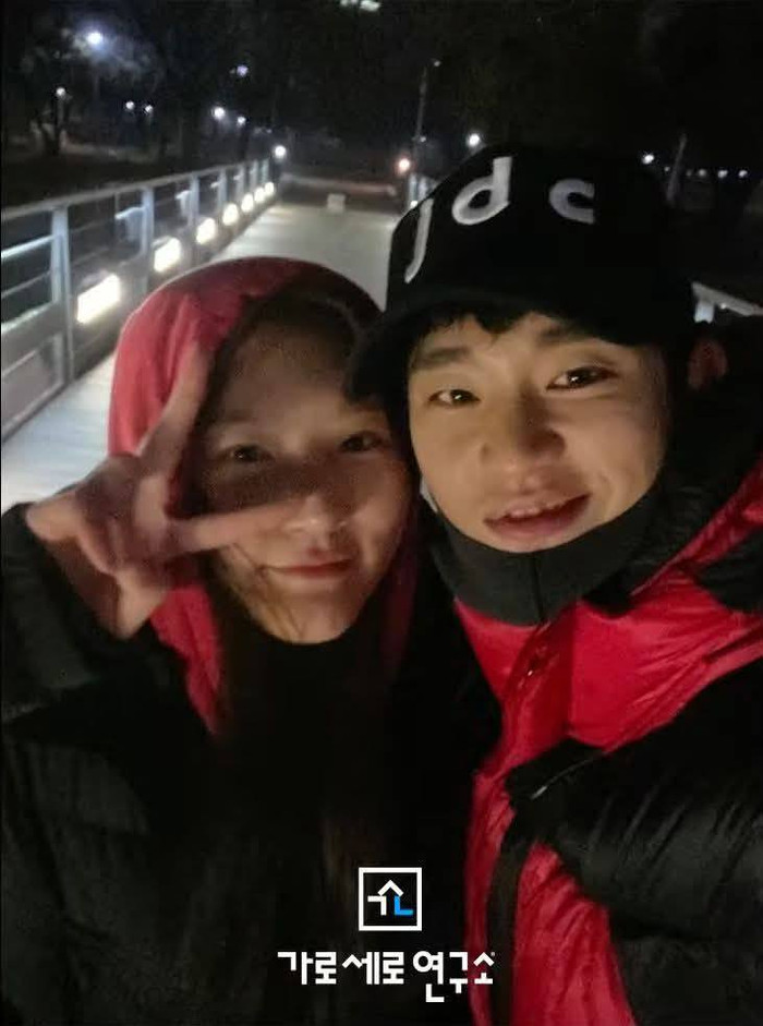 Những bức ảnh của Kim Soo Hyun và Kim Sae Ron đang xuất hiện trên nhiều nền tảng mạng xã hội. Ảnh: Sưu tầm