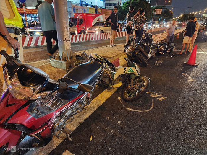 Nhiều người vẫn chưa hết bàng hoàng khi sự việc xảy ra. Ảnh: VnExpress