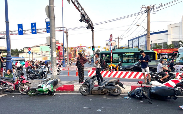 Lời kể bàng hoàng của nạn nhân vụ ô tô tông 10 xe máy ở ngã tư Thủ Đức Ảnh 2