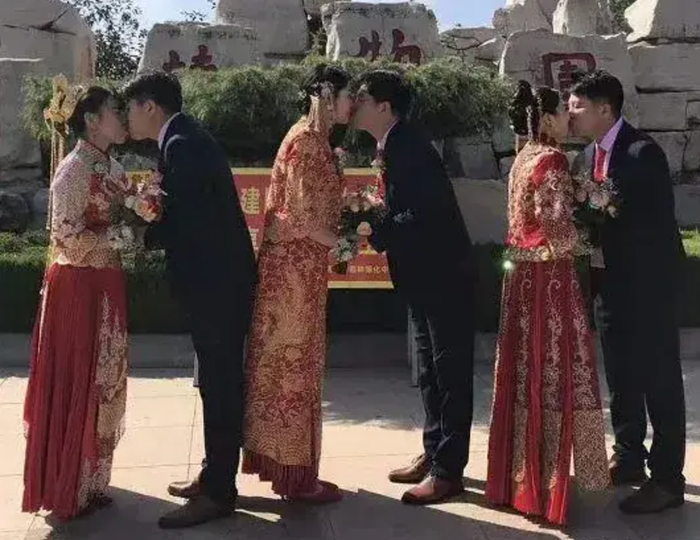 Đám cưới của ba anh em từng trở thành chủ đề nóng trên mạng xã hội. Ảnh: Sưu tầm