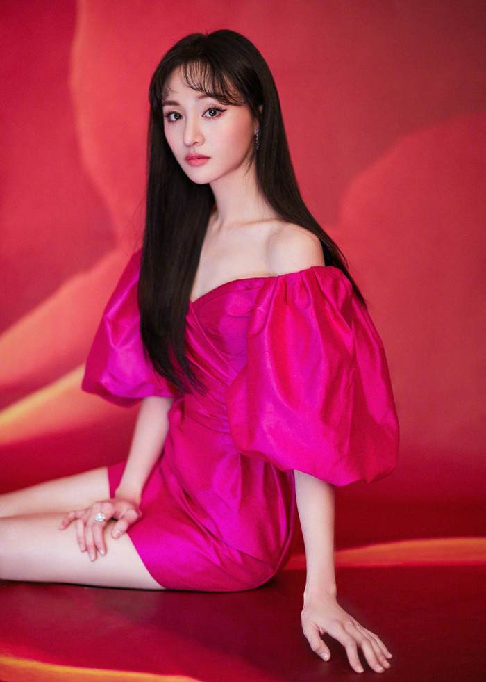 Nhưng Trịnh Sảng luôn khẳng định cô rất nghèo khó. (Ảnh: Baidu)