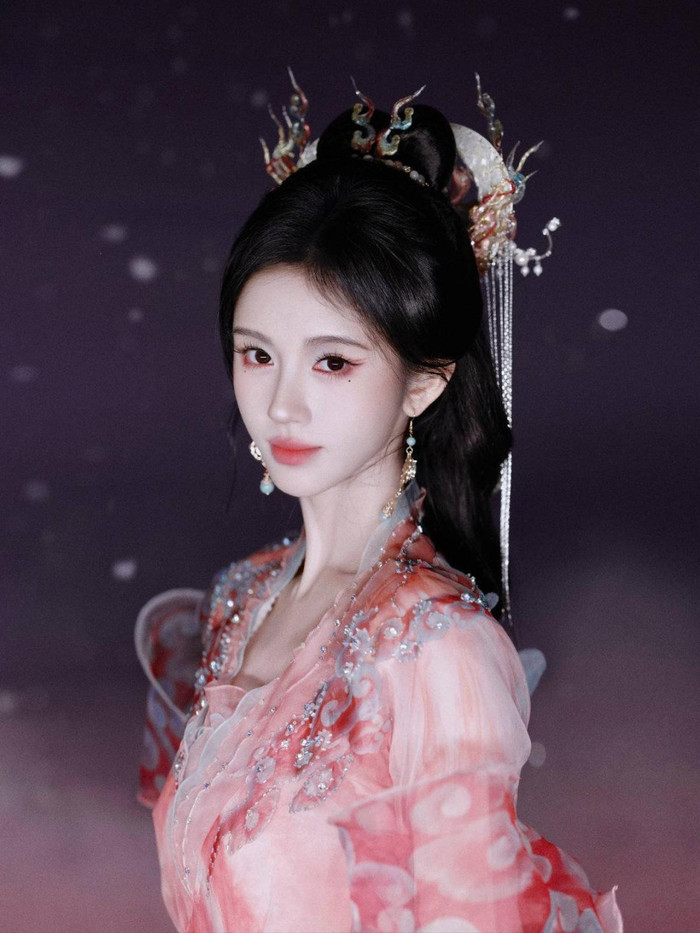 Nhan sắc như 'tiên nữ hạ phàm' của Cúc Tịnh Y. (Ảnh Weibo)