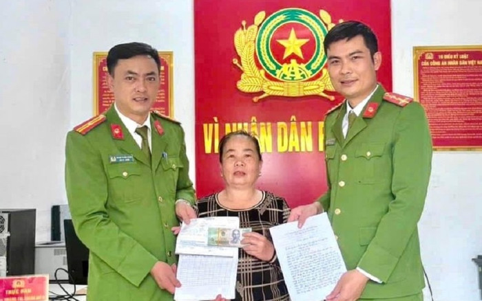 Vừa vay vốn ở ngân hàng thì đánh rơi tiền, người phụ nữ nhận lại được như một phép màu Ảnh 2