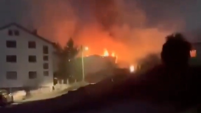 Thảm kịch hỏa hoạn khiến 59 người thiệt mạng, 155 người bị thương: Gia đình khóc nghẹn ngoài bệnh viện Ảnh 1