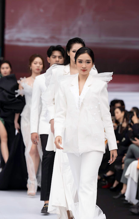 Sinh viên ngành thiết kế thời trang được tạo điều kiện kiếm thu nhập từ chính những đồ án tốt nghiệp