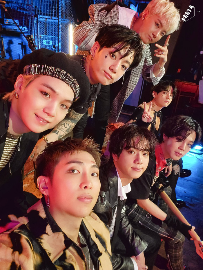 Bình luận của J-Hope về BTS gây xôn xao cộng đồng mạng Ảnh 1