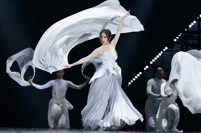 Đáng tiếc cho Hoàng Thùy Linh Ảnh 3