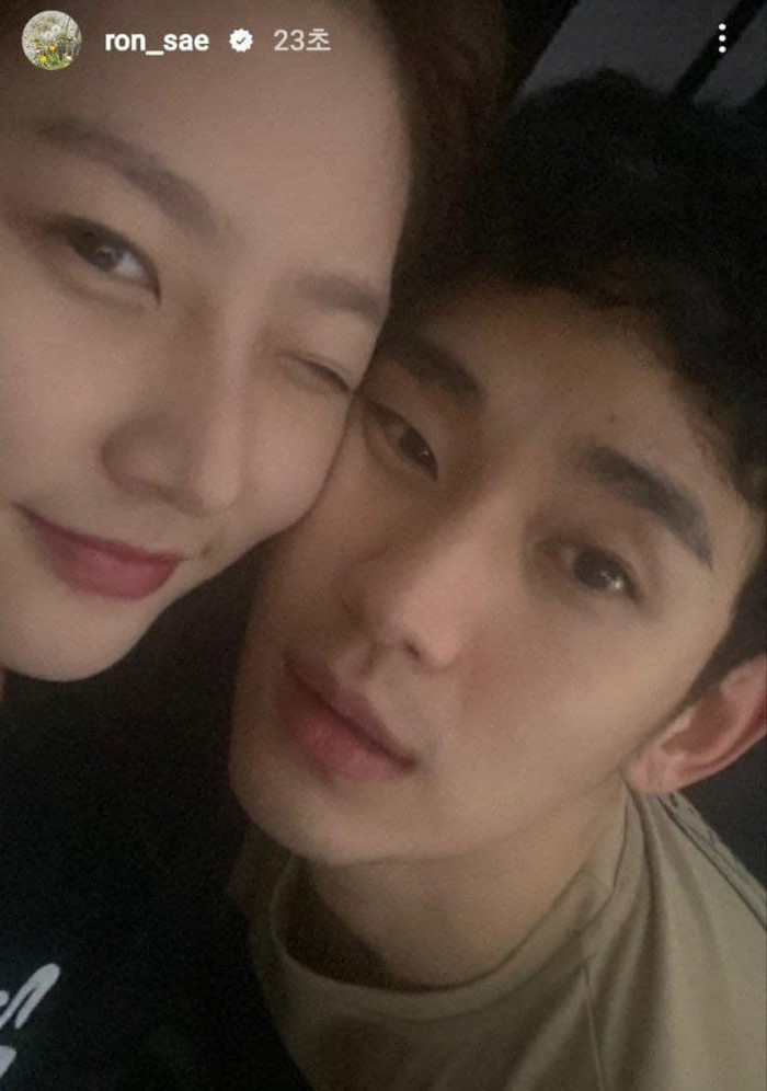 Kim Sae Ron từng bị đe doạ sẽ phải bồi thường nếu đăng ảnh chụp chung với Kim Soo Hyun hoặc liên hệ với bất cứ ai trong công ty. Ảnh: Sưu tầm