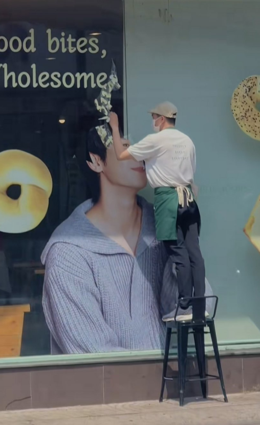 Một số thương hiệu gỡ bỏ hình ảnh của Kim Soo Hyun sau ồn ào đời tư của nam diễn viên. (Ảnh All Kpop)