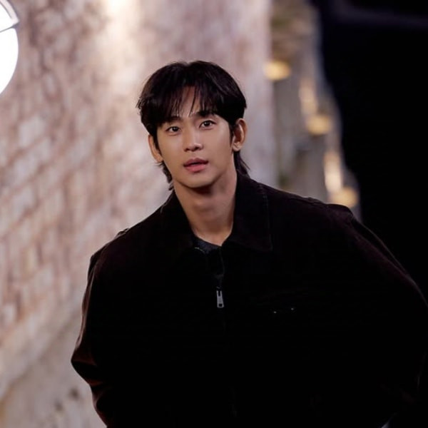 Kim Soo Hyun bị cắt sóng khỏi chương trình Good Day vì ồn ào đời tư. (Ảnh All Kpop)