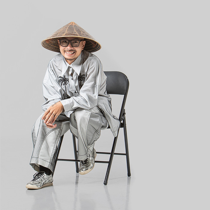 Nghệ sĩ guitar Dzung kết hợp giữa âm thanh hiện đại và nhạc cụ truyền thống.