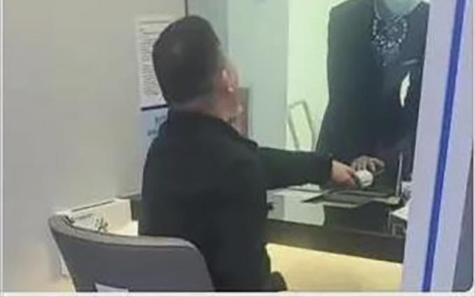 Người đàn ông khởi kiện ngân hàng vì không được gửi tiết kiệm 1,7 tỷ, cái kết đầy bất ngờ Ảnh 2