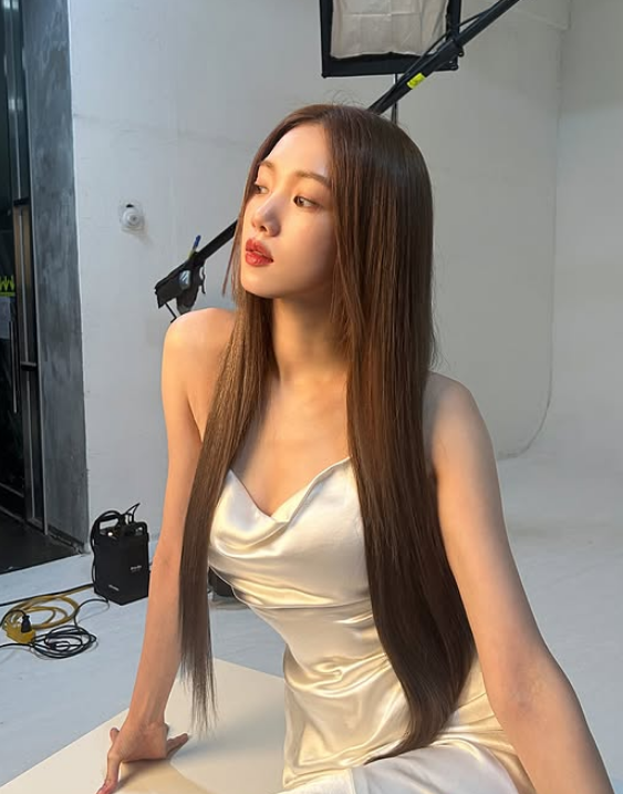 Lee Sung Kyung lộ cơ bụng săn chắc như tạc tượng: Bí quyết giữ dáng đáng học hỏi! Ảnh 2