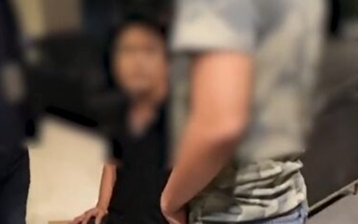 Nam ca sĩ nổi tiếng một thời bị bắt vì buôn ma túy, hiện trường thu giữ nhiều vật chứng Ảnh 2