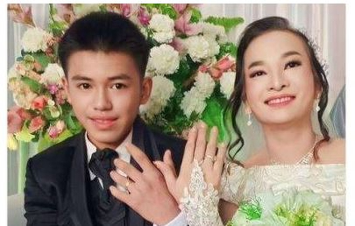 Nữ đại gia cưới con trai bạn thân chỉ 16 tuổi, ly hôn sau vài tháng vì lý do bất ngờ Ảnh 1