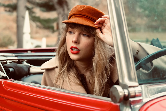 Taylor Swift đã tái thu âm và phát hành bốn album phòng thu của mình, được gắn nhãn '(Taylor's Version)' để khẳng định quyền sở hữu nghệ thuật. Các album đó bao gồm: Fearless (Taylor's Version), Red (Taylor's Version), Speak Now (Taylor's Version), 1989 (Taylor's Version).