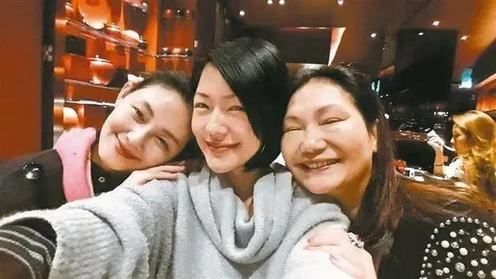Nhiều người đang cảm thấy chán ngán vì gia đình Từ Hy Viên thường xuyên chia sẻ gây chú ý trên mạng xã hội. (Ảnh Sohu)