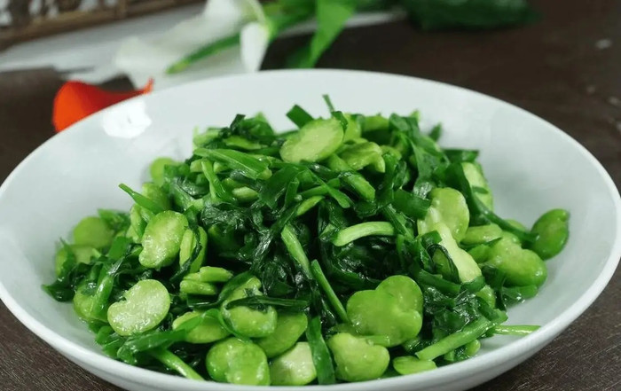 Đậu tằm xào hẹ. 