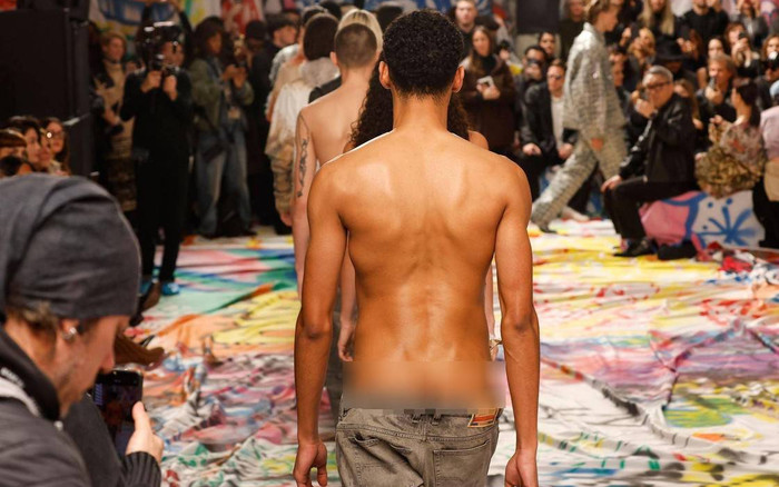 Tranh cãi dàn người mẫu không mặc nội y trên sàn diễn Ảnh 2