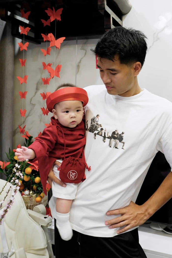 Hà Đức Chinh hết mực cưng chiều con trai. Ảnh: FBNV