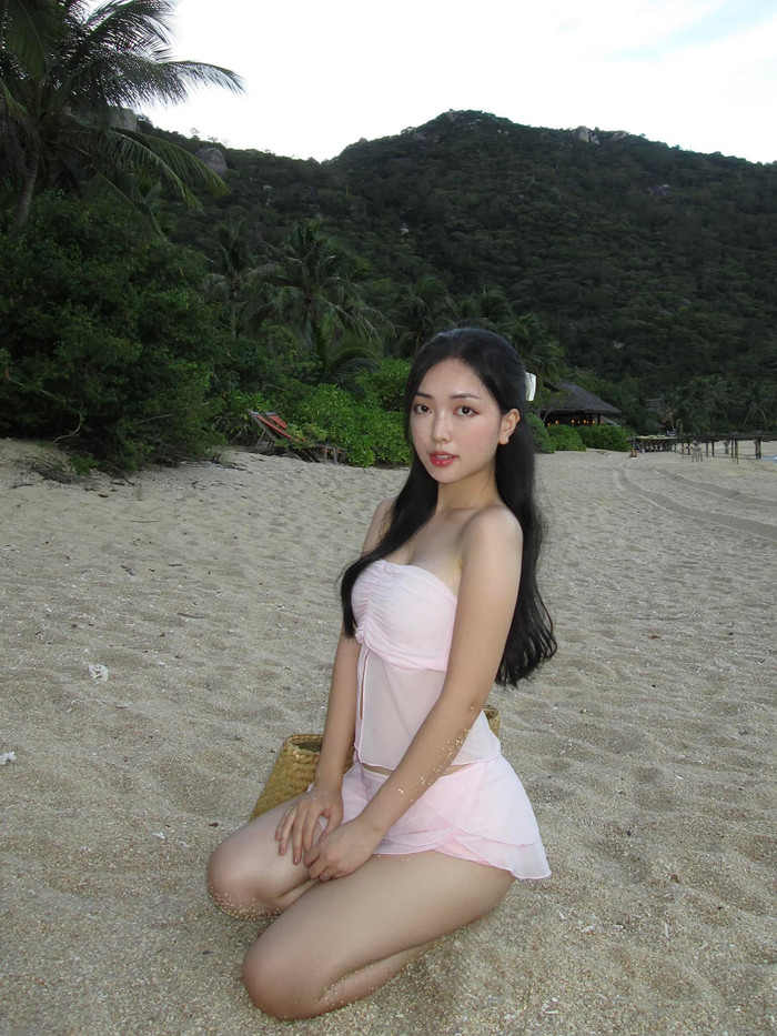 Vóc dáng thon gọn, gợi cảm của vợ Hà Đức Chinh trước khi mang bầu và sinh con. Ảnh: FBNV