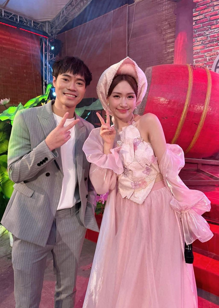 Showbiz 24h: Văn Toàn và Hoà Minzy đang được nhiều khán giả liên tục 'đẩy thuyền'. Ảnh: Sưu tầm