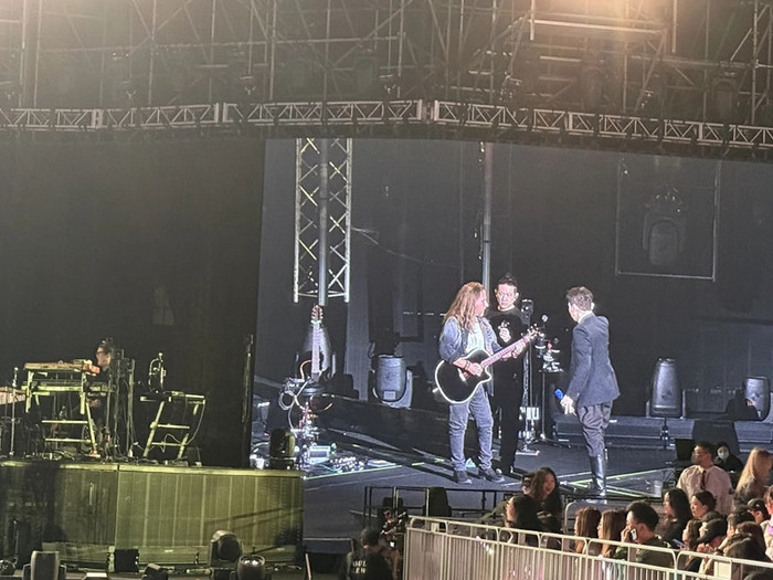 Đêm nhạc xảy ra sự cố mất điện suốt nhiều giờ liền, khán giả đăng đàn bức xúc Ảnh 1