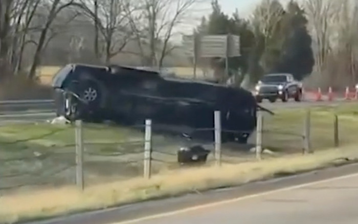 Xe chở đoàn nghệ thuật bị lật, một nữ ca sĩ nổi tiếng showbiz không may qua đời Ảnh 2