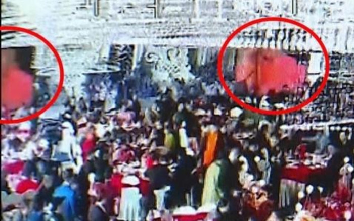 Bức ảnh khiếm nhã xuất hiện trên màn hình ở đám cưới, cô dâu xem xong muốn 'ngã khụy' Ảnh 2