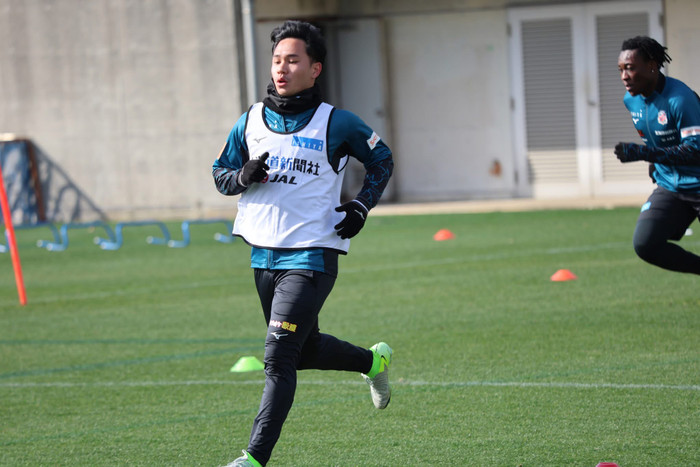 Nhiều cổ động viên Thái Lan đã bày tỏ lo lắng về tương lai của tiền đạo Supachok. Ảnh: CLB Consadole Sapporo