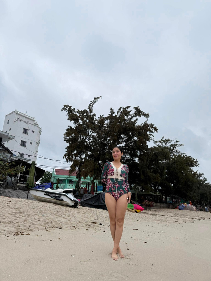 Cát Tường tự tin vóc dáng đẫy đà. Ảnh: FBNV
