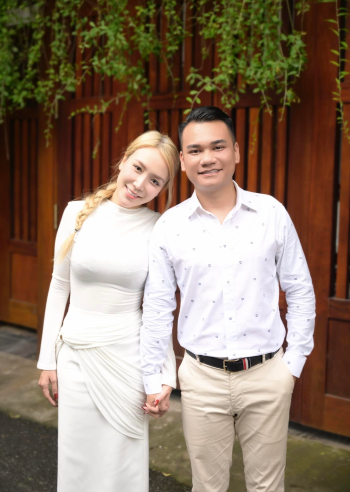 Sau 7 năm kết hôn, DJ Thảo Bebe và ca sĩ Khắc Việt có cuộc sống viên mãn, bình yên bên hai con. (Ảnh: FBNV)