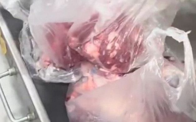 Khách có hành động lạ trong lúc ăn buffet, nhà hàng kiểm tra camera rồi báo cảnh sát Ảnh 2