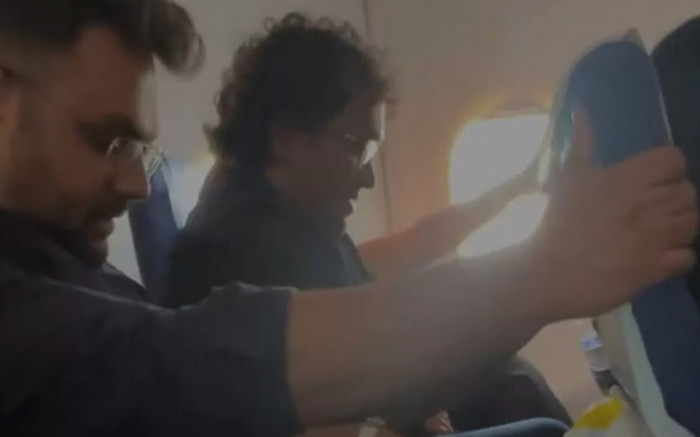 Ghế trên máy bay rung lắc, khách hàng hoảng loạn lên cơn đau tim Ảnh 2