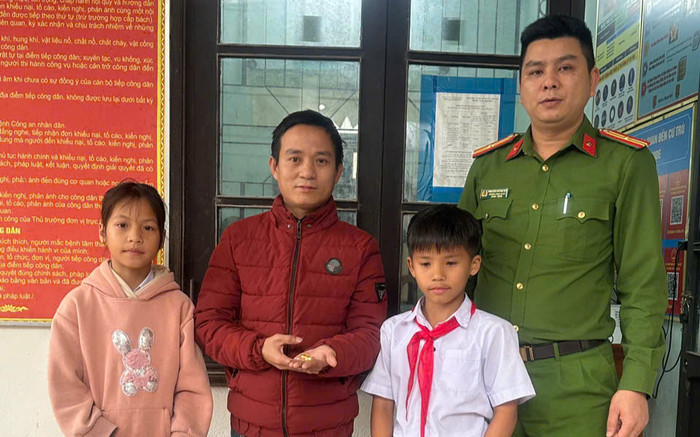 Nhặt được một cây vàng, hai học sinh Quảng Trị liền báo Công an và cái kết Ảnh 2