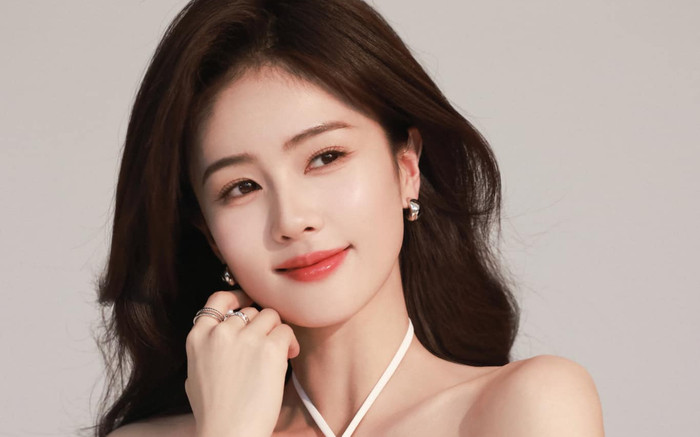 Bạch Lộc công khai hôn trai lạ khiến fan hốt hoảng? Ảnh 2