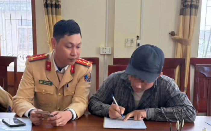 Vụ vừa lái xe giường nằm, vừa chơi game: Tài xế giải trình gì? Ảnh 2