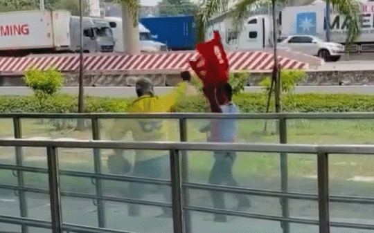 Ồn ào đánh nhau ở ga Metro số 1: Hút thuốc bị bảo vệ nhắc nhở, tài xế xe ôm nói 'kệ tôi' Ảnh 2