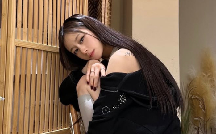 Cuộc sống của nữ ca sĩ sau nửa năm ly hôn chồng cầu thủ Ảnh 2