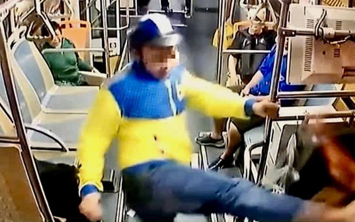 Xác minh vụ nam thanh niên leo lên xe buýt tấn công tài xế Ảnh 2